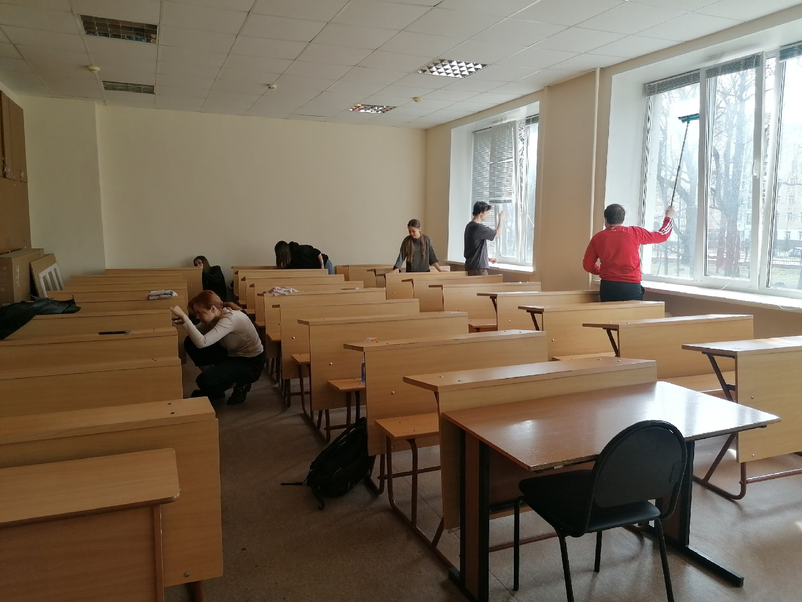 12 апреля студенты группы 24ИПО1 (куратор - к.и.н., доцент кафедры ВИиО Семина Наталья Викторовна) приняли участие во Всероссийском субботнике